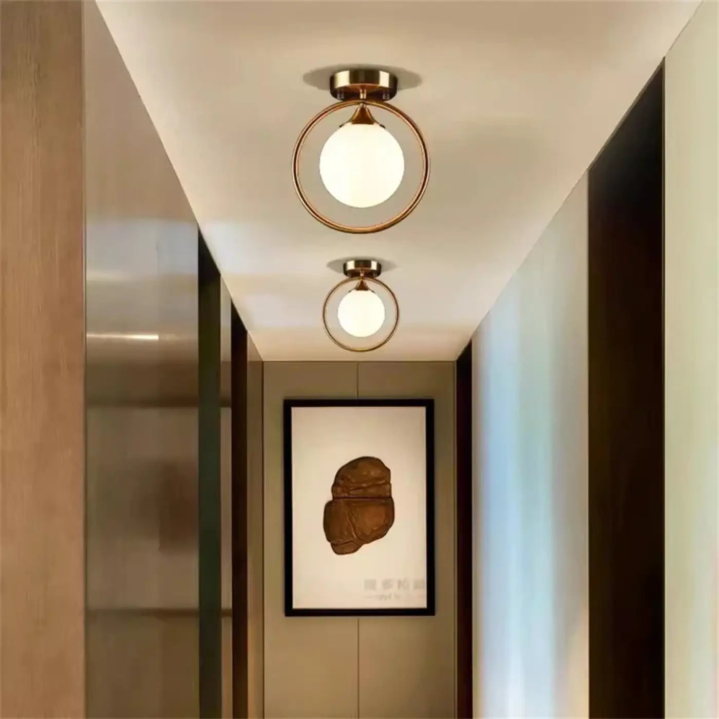 Plafonnier Design Anneau Doré & Boule Verre