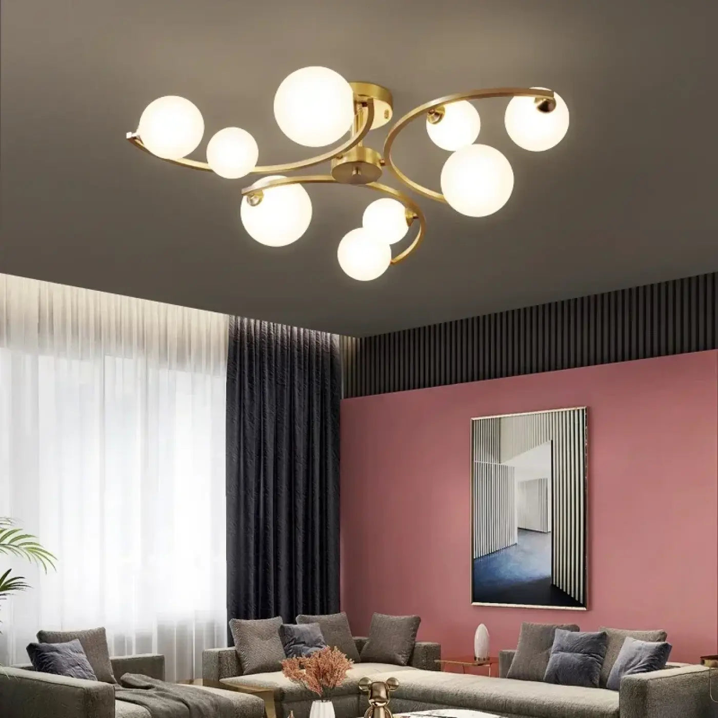 Plafonnier Doré Design Bras Courbés Globes Opalins