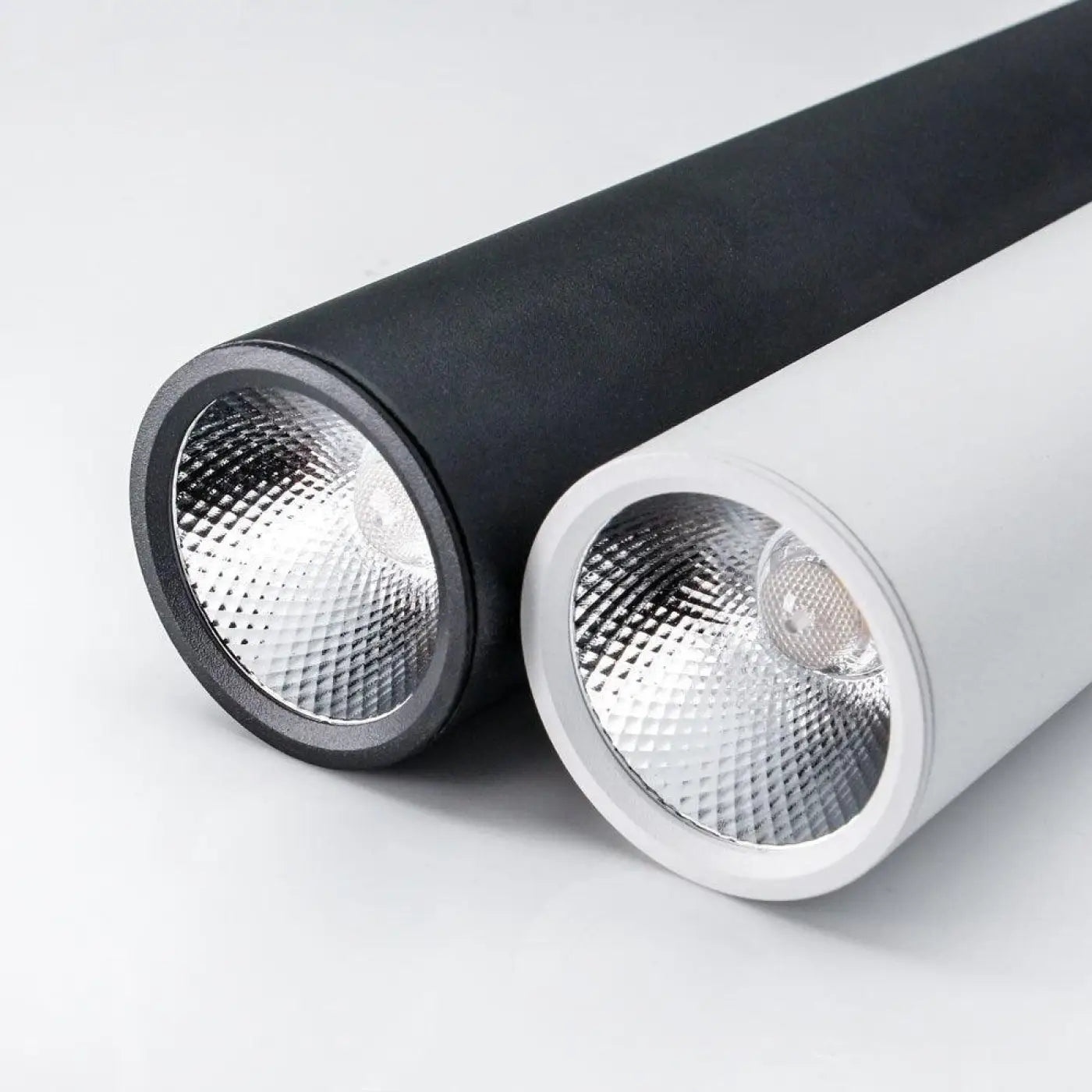 Plafonnier Tube LED Design Aluminium Noir & Blanc