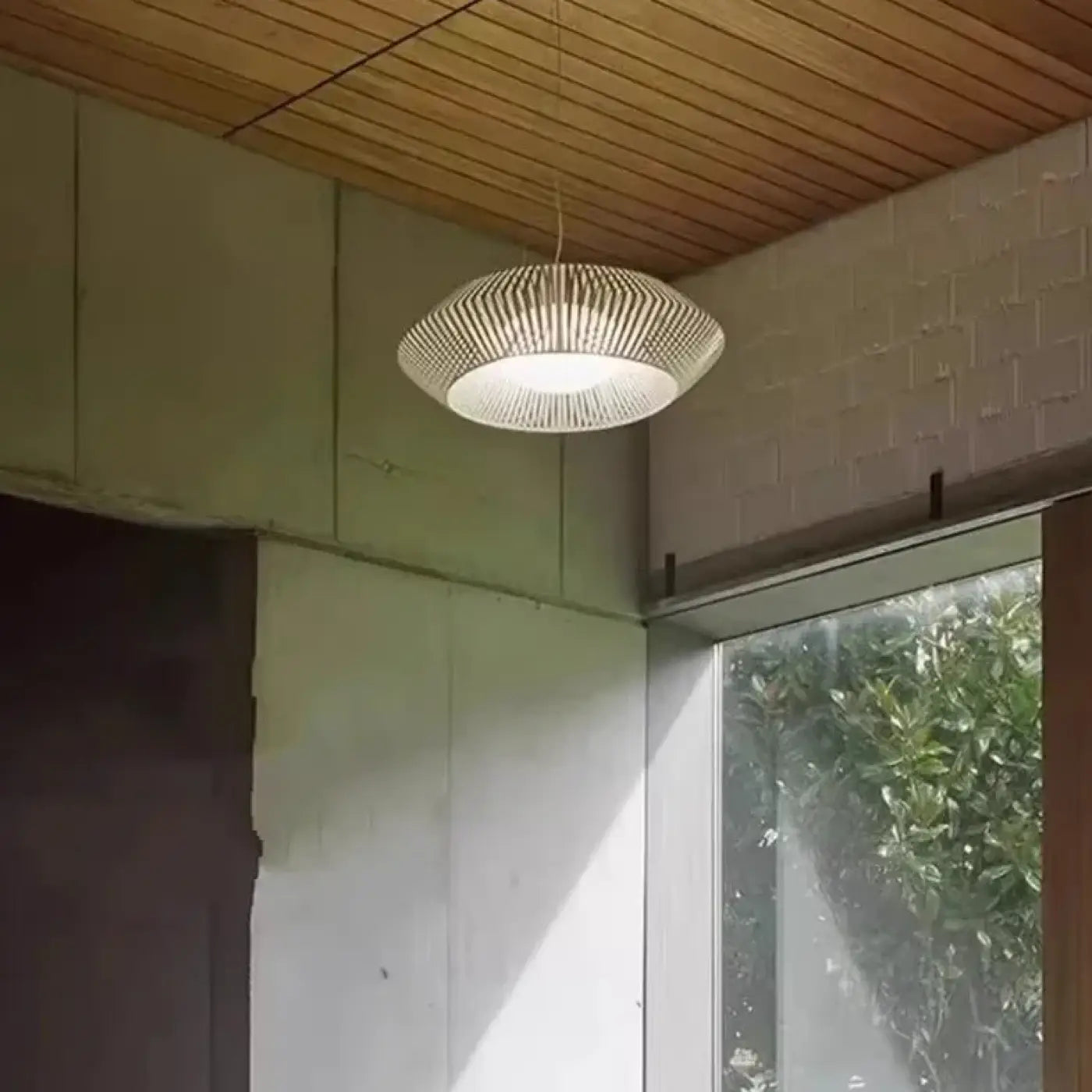 Suspension Design Bois Ajouré Luminaire Moderne