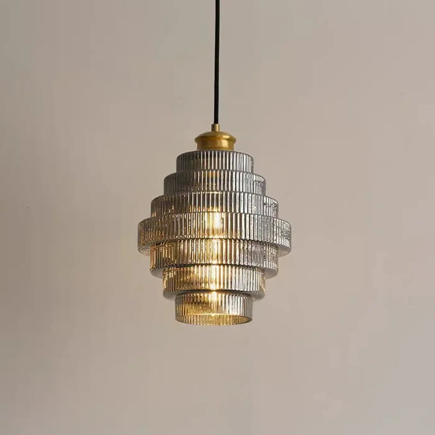 Suspension Art Déco Verre Strié Élégance Lumineuse
