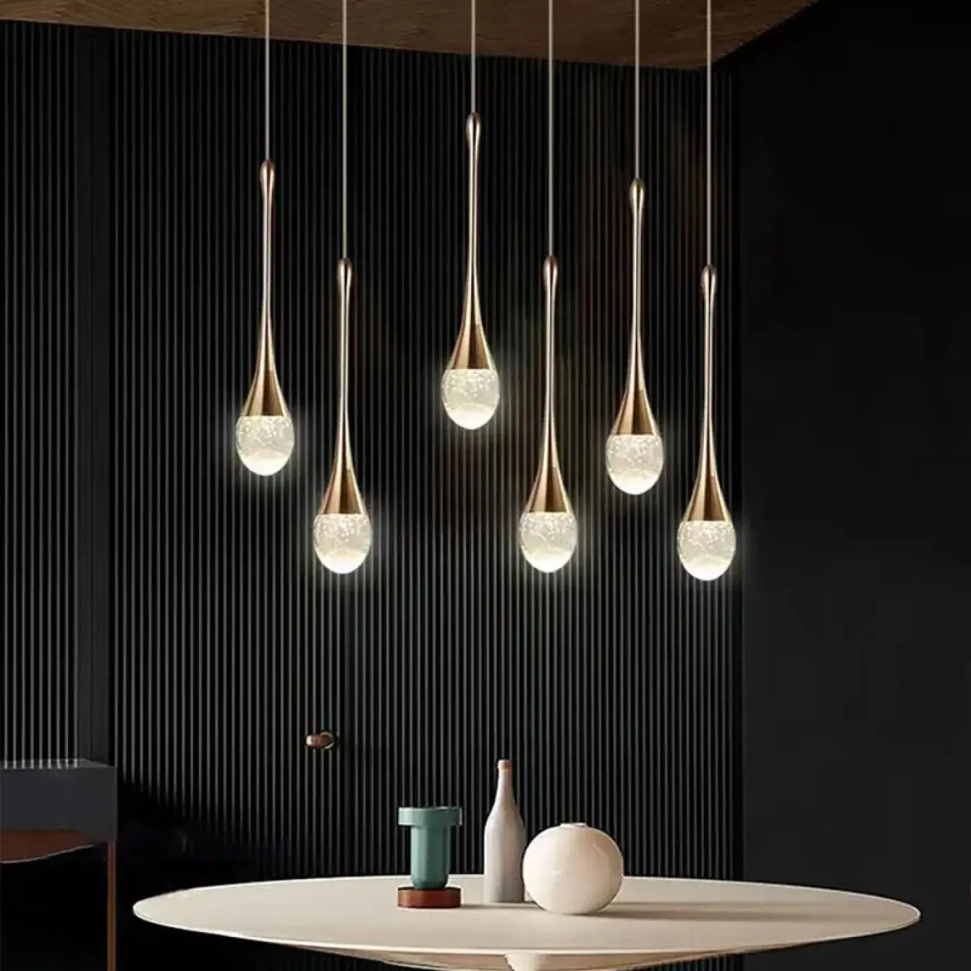 Suspension Goutte Dorée : Lumière Chaleureuse
