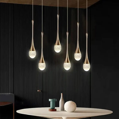 Suspension Goutte Dorée : Lumière Chaleureuse
