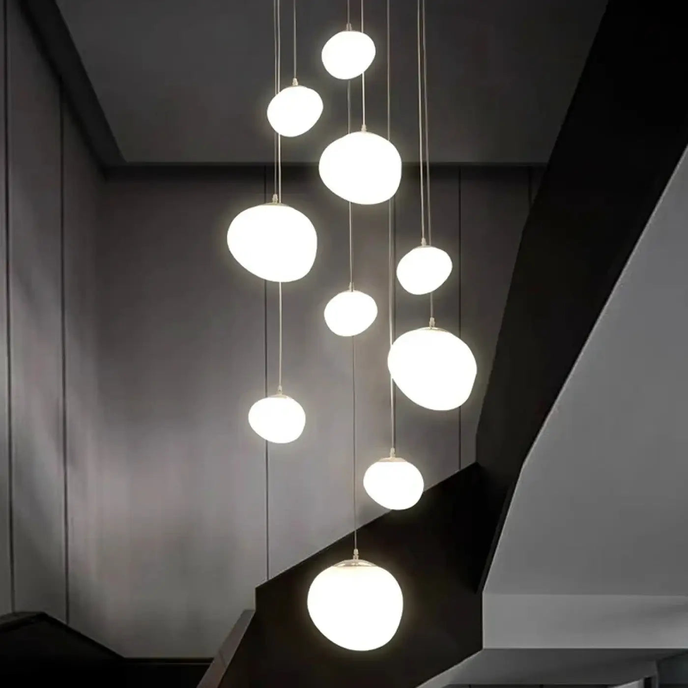Suspension Luminaire Blanche Design pour Escalier