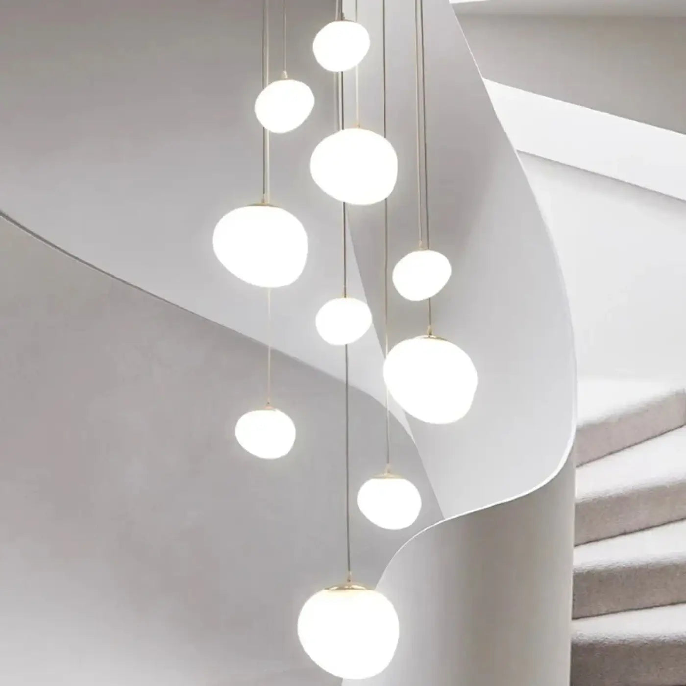 Suspension Luminaire Blanche Design pour Escalier