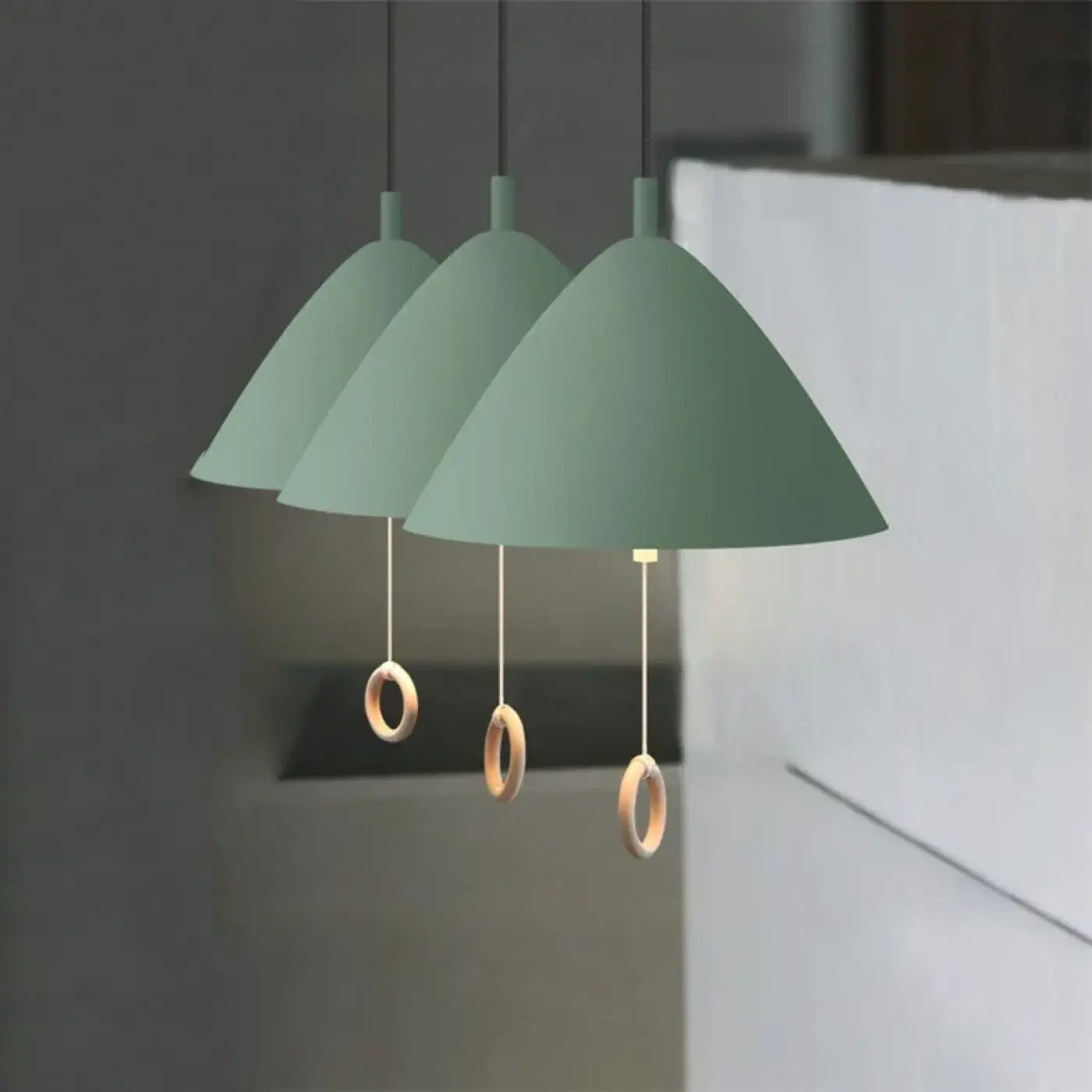 Suspension Conique Minimaliste Élégante