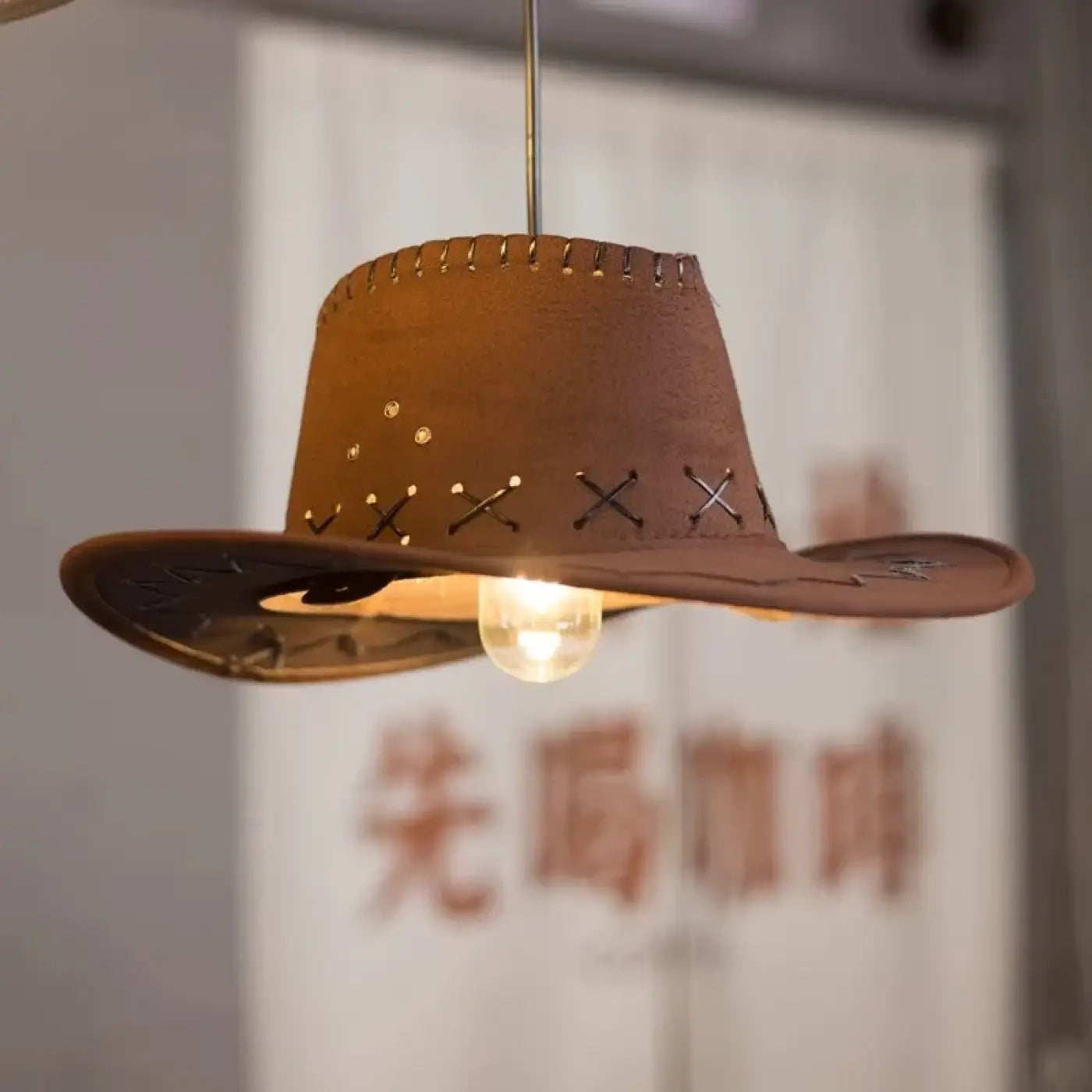Suspension Design Chapeau Western Luminaire