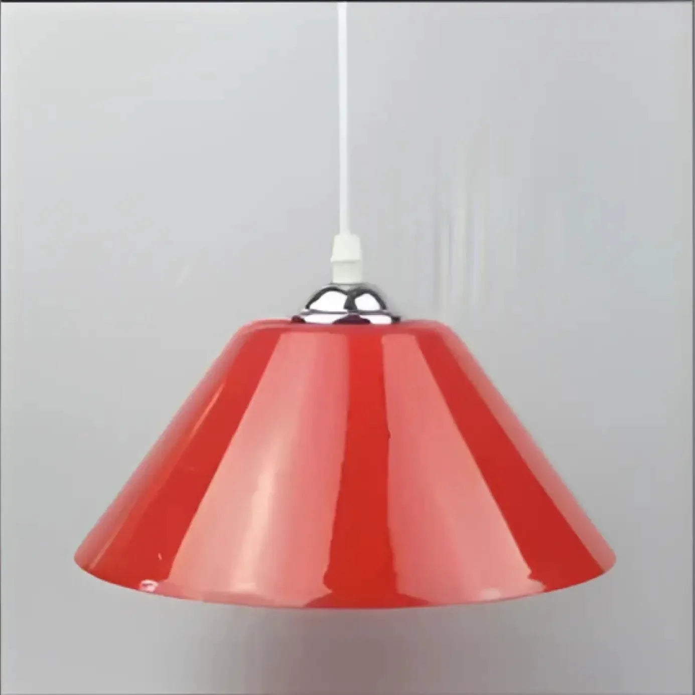 Suspension Conique Design : Lumière Colorée & Moderne