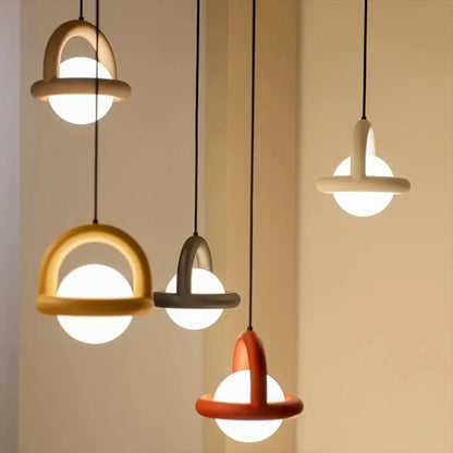 Suspension Globe LED Anneau Coloré Design Moderne