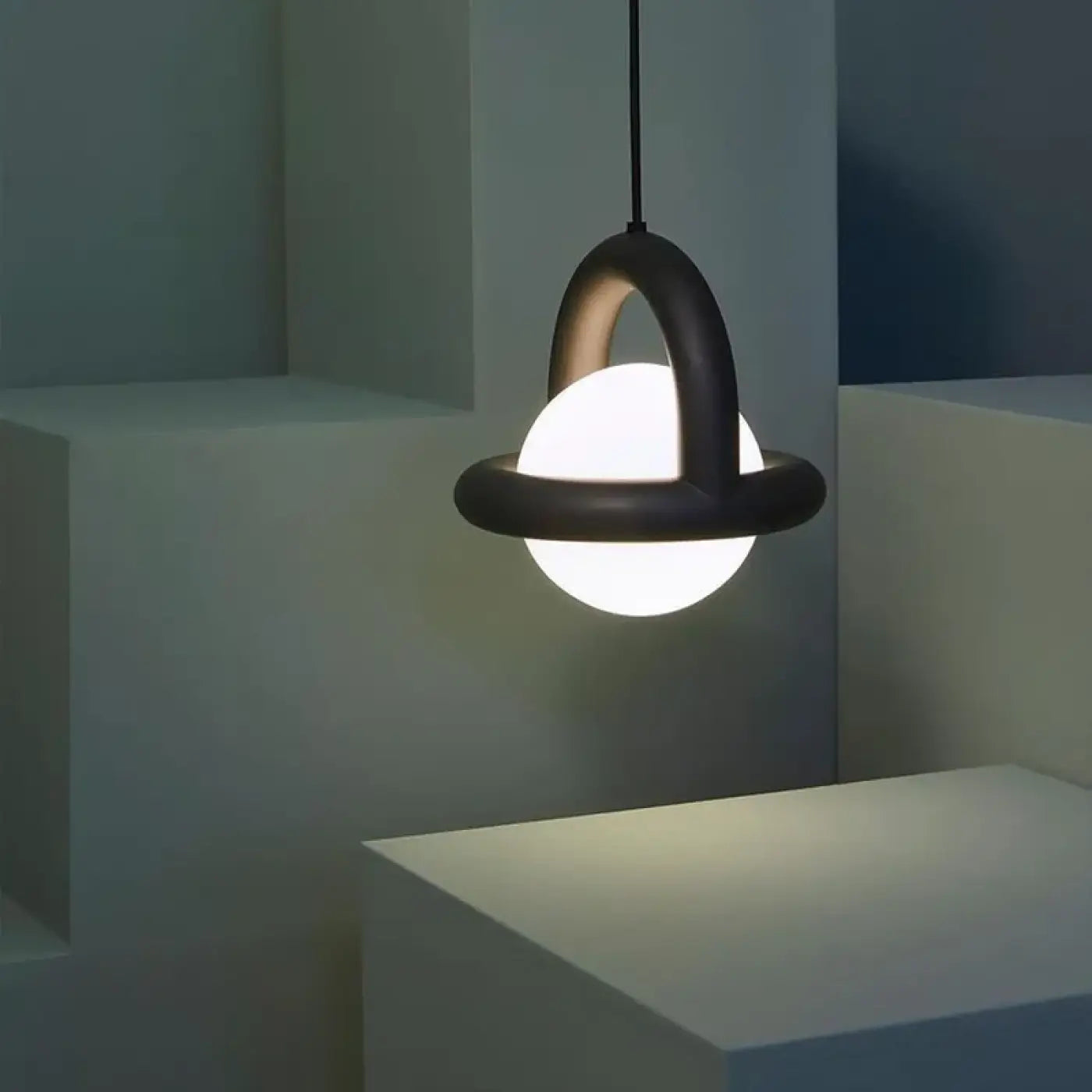 Suspension Globe LED Anneau Coloré Design Moderne
