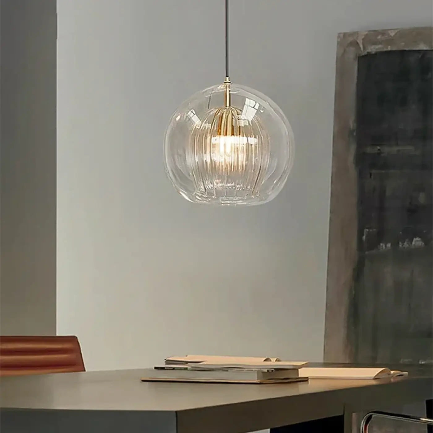 Suspension Globe Verre Nervuré Laiton