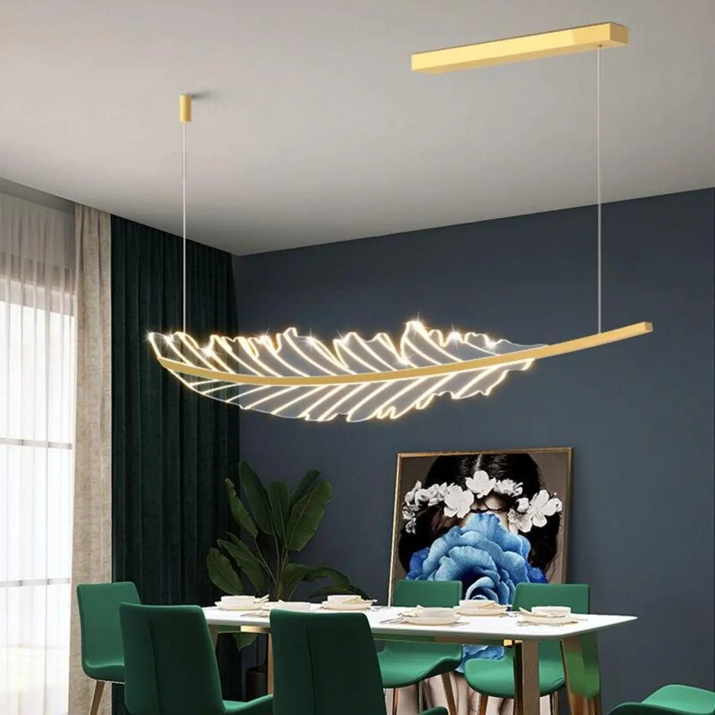 Suspension Plume Dorée : Élégance Aérienne et Lumière Douce